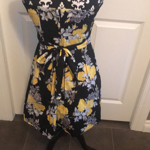 Adorable stapless summer dress. - Picture 4 of 15